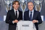 La insistencia de Modric tiene premio: renueva un año más y será el primer capitán del Real Madrid