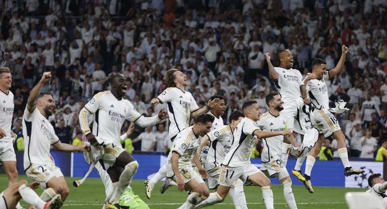 Los jugadores del Real Madrid celebran un triunfo.