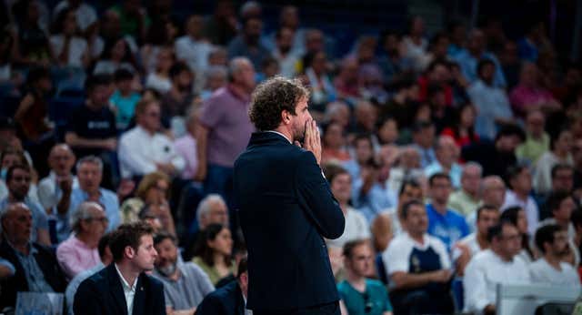 Las sensaciones del Barça tras los Clásicos dejan tocado a Roger Grimau y el club ya busca sustituto