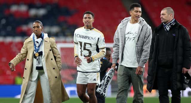 Bellingham no hubiera celebrado ningún gol al Dortmund pero se ‘sacó la boina’ al ver a sus padres con la Champions