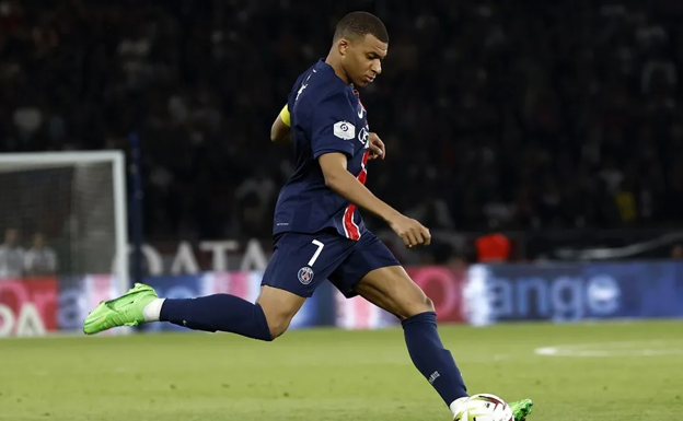 Mbappé, durante un partido del PSG. EFE