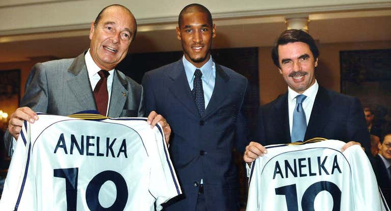 Anelka, con Jacques Chirac y José María Aznar en uno de sus primeros actos como madridista.