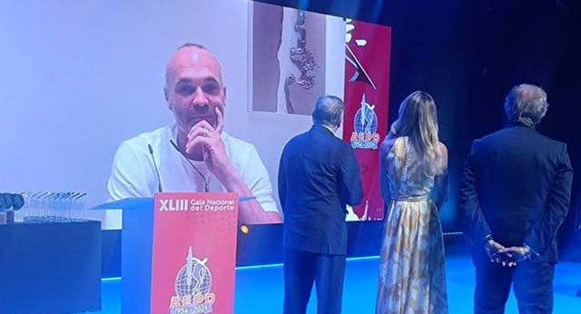 Una videollamada con Iniesta que cuesta 5.000 euros por culpa de un descenso