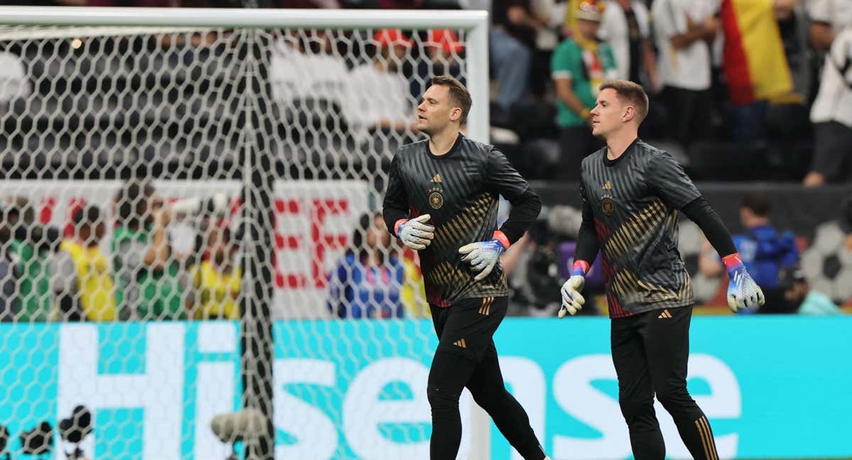 Neuer y Ter Stegen en el calentamiento previo al partido contra Costa Rica.