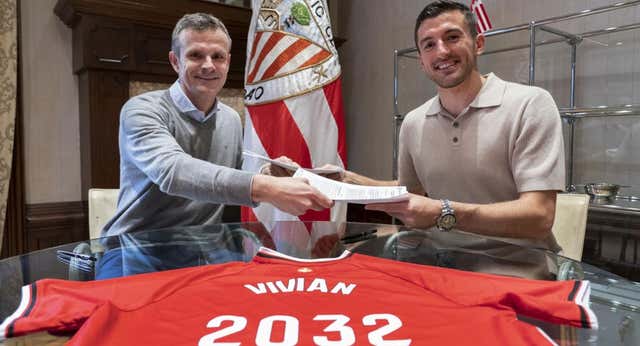 El año más intenso en los despachos del Athletic: Media plantilla renovada, a la espera de Berenguer, Herrera… y el mercado