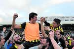 Un tifo de 'Primera' y la invasión de campo que explican el segundo ascenso consecutivo del Barakaldo: de 3ª a 1ª RFEF en dos años