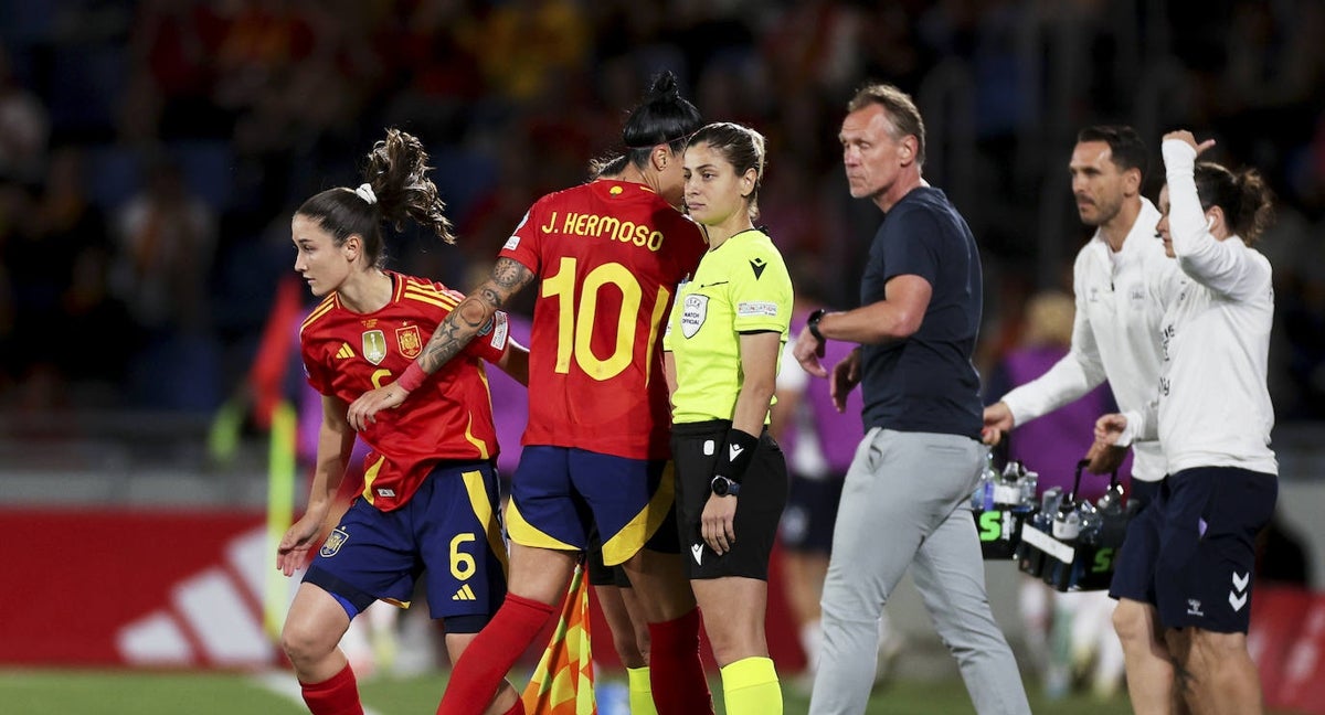 Bruna Vilamala salta al campo en sustitución de Jenni Hermoso.