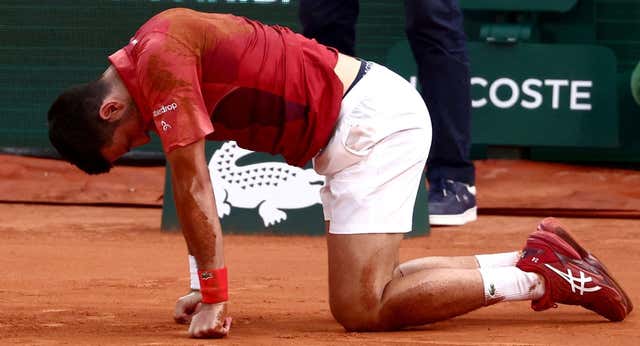 Djokovic se opera con éxito del menisco en París y dice adiós a Wimbledon