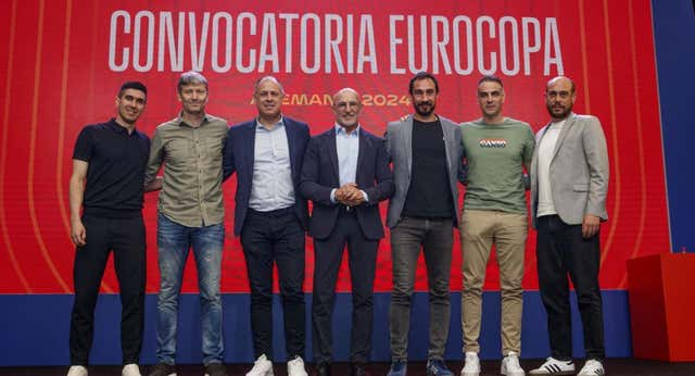 La doble renovación refuerza la moral de De la Fuente, pero seguirá cobrando los mismos 600.000€