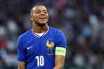 Mbappé vuelve a sonreír y se exhibe con Francia