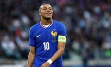 Mbappé vuelve a sonreír y se exhibe con Francia