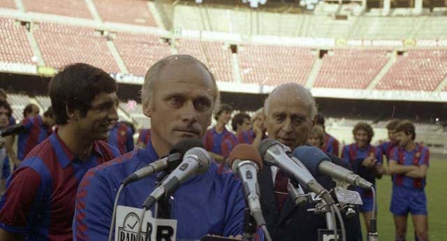 Una manifestación por Cruyff y la bebida marcaron a los antecesores de Flick en el Barça: ‘Se repite la  historia de hace 40 años…’