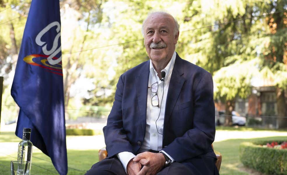 Una atleta, una doctora en economía y el expresidente del Wolfsburgo forman la 'Comisión Del Bosque'