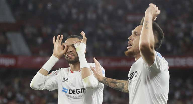 En-Nesyri, celebra uno de sus goles con el Sevilla.