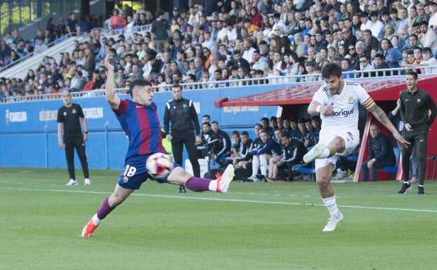 Joan Oriol, ante el Barça B.  NÀSTIC