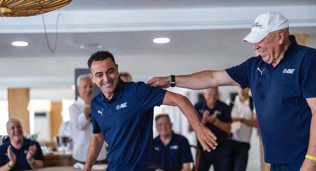 El emocionante discurso de Xavi al grupo de WhatsApp que le ‘salvó’ en su peor momento: “Queda la persona, es un homenaje a la amistad”