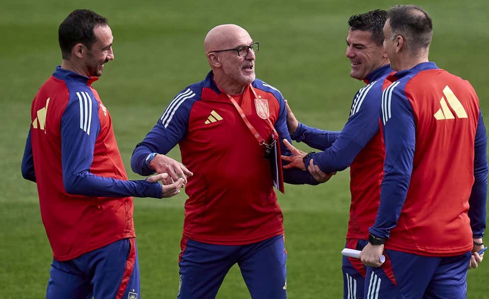 De la Fuente refuerza su staff pero nadie hace aún de Luque en la Eurocopa a la espera de Alemany