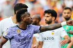 Ocho meses de cárcel para tres seguidores del Valencia por insultos racistas a Vinicius en Mestalla
