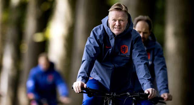 Koeman atiza al Barça por la trágica baja de De Jong: «Corrieron riesgos y ahora pagamos las consecuencias»