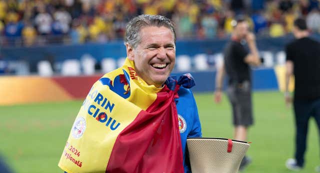 La vida de goles, champán y redención de una vieja estrella de Rumanía: «Fallé como hombre»