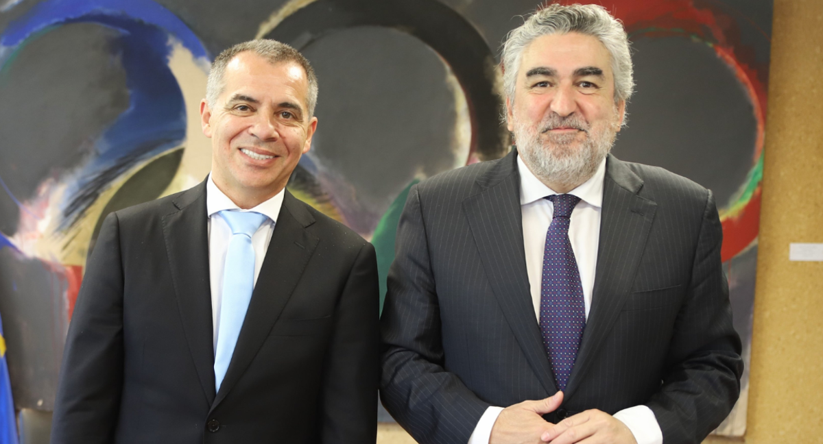 José Manuel Rodríguez Uribes junto al secretario de Estado para el Deporte de Portugal, Pedro Dias