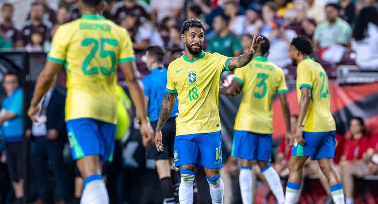 Brasil en un partido amistoso antes de la Copa América.
