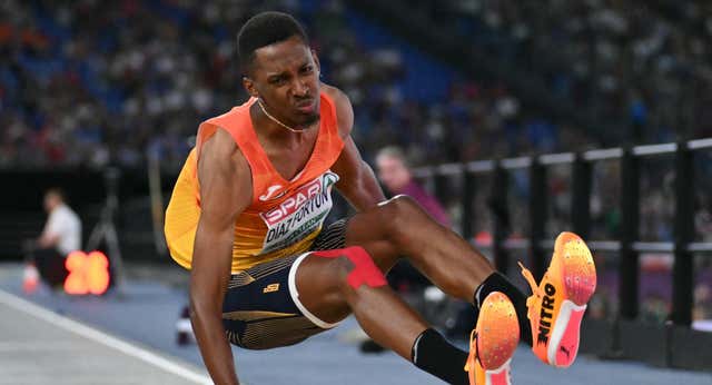 ¡18.18 metros! Jordan Diaz se cuelga el primer oro en su debut con España rozando el salto del siglo