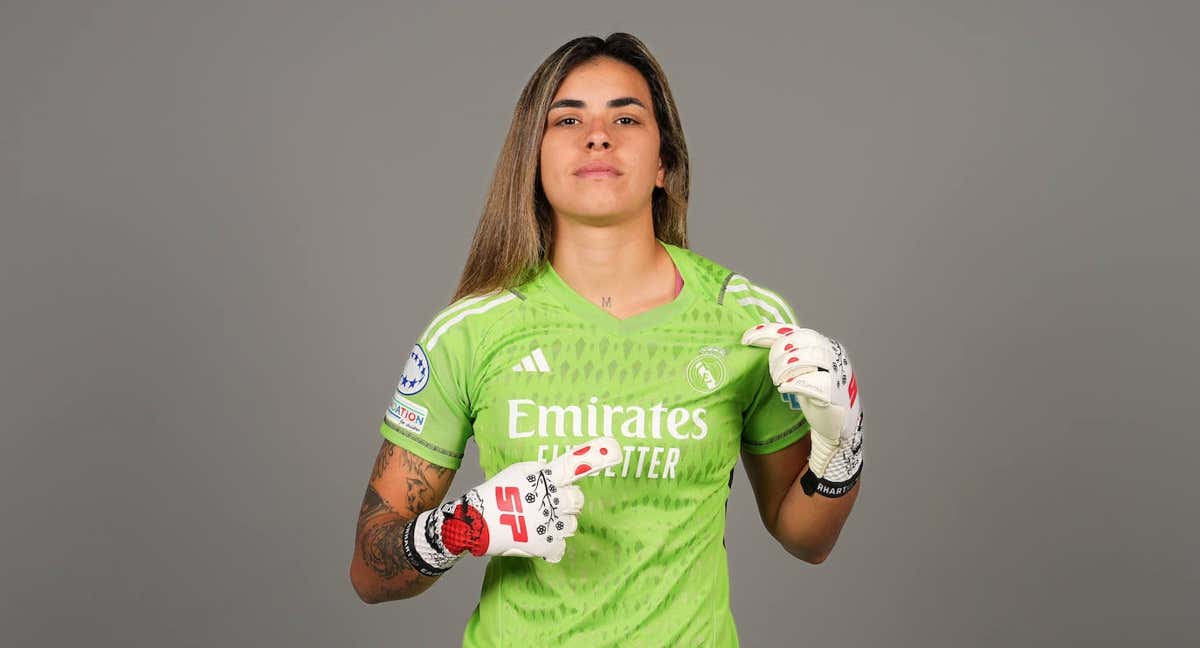 Misa Rodríguez posa con la camiseta del Real Madrid./Getty