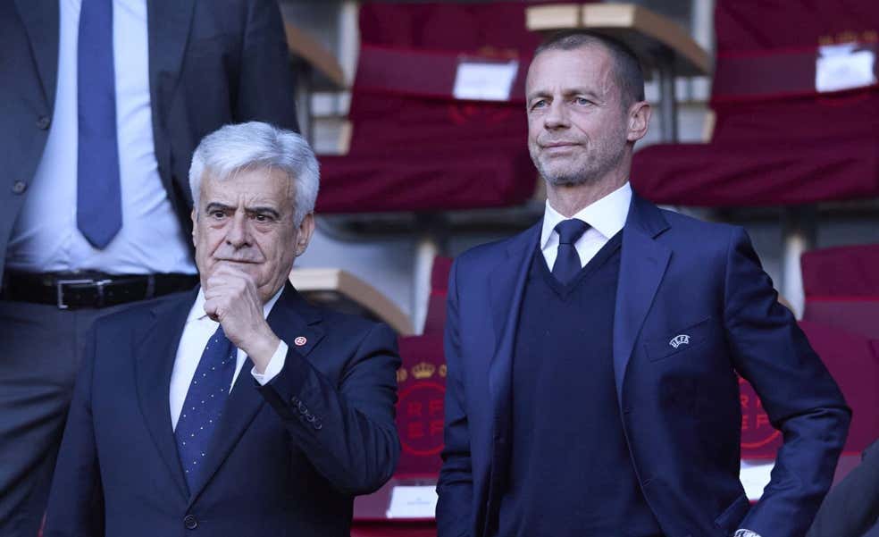 Rocha puede con todo y con todos: viaja hoy a la Euro y estará en el palco en la inauguración y en el debut de España