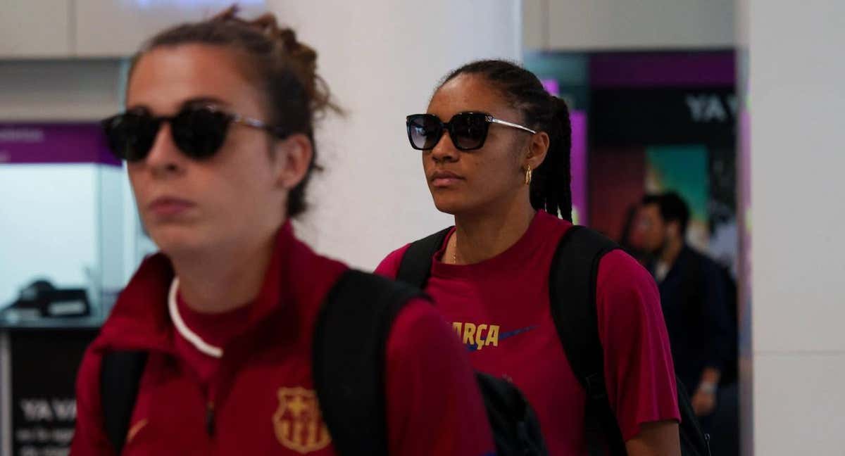 Lucía Corrales y Salma Paralluelo, a su llegada a México. /FC Barcelona