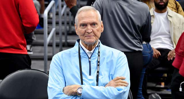 Jerry West, logo de la NBA y leyenda de la liga, fallece a los 86 años