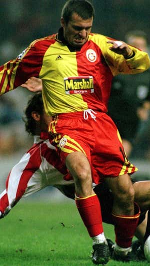 Hagi con el Galatasaray. AP