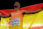 A 9.000 kilómetros y sin imagen de televisión: así vivió la familia de Jordan Díaz el salto de oro de su hijo