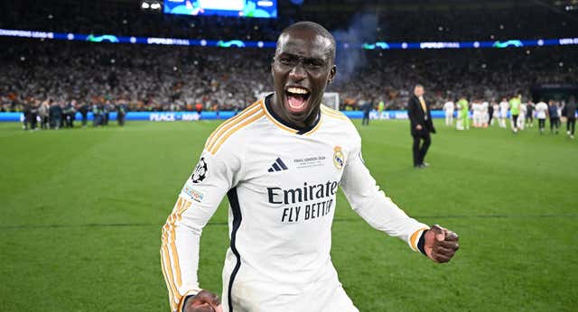 Ancelotti está más inquieto por Mendy que por Alphonso Davies