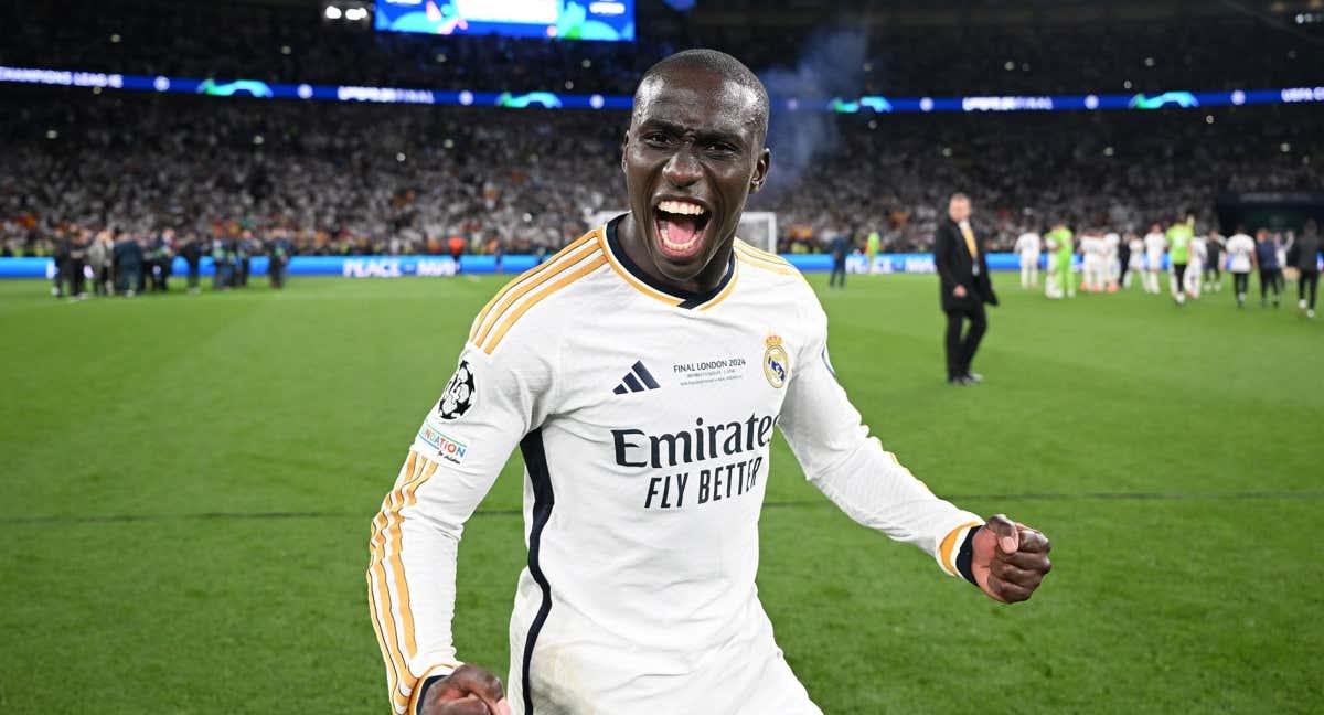 Ferland Mendy, después de ganar la Decimoquinta Copa de Europa.