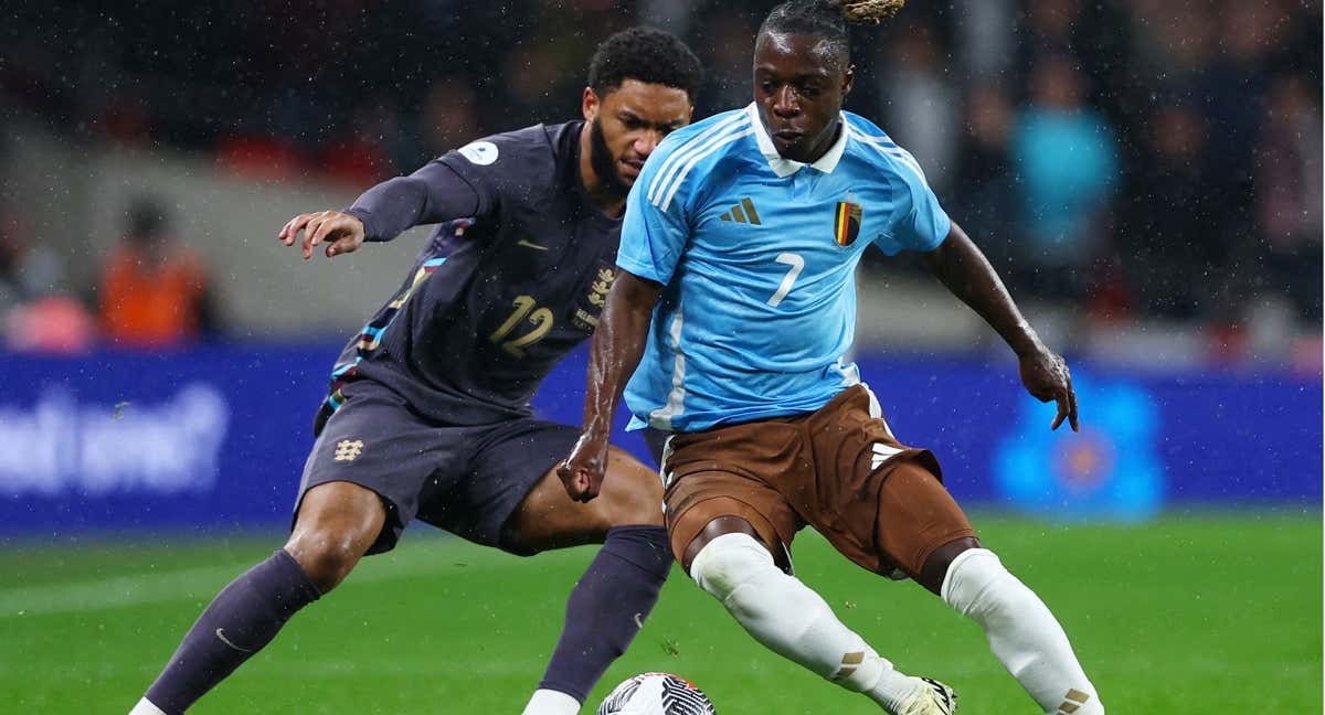 Jérémy Doku, conduciendo la pelota./REUTERS