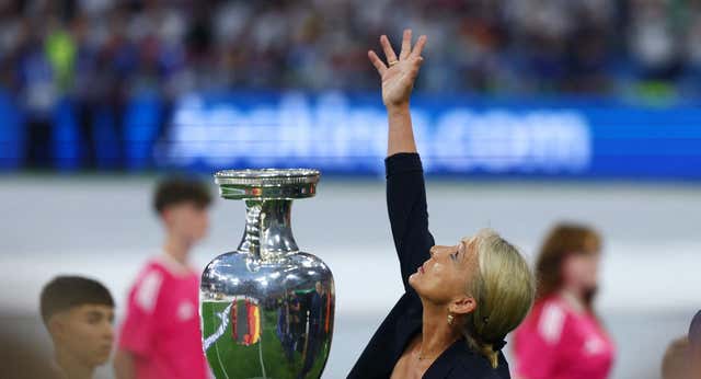 La impactante ovación a Beckenbauer en la inauguración de la Eurocopa que explica la dimensión del mito