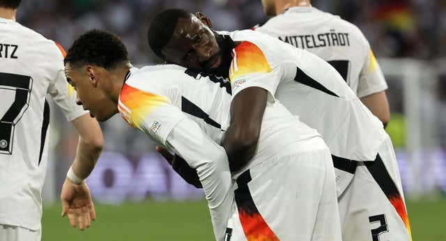 Santi Cañizares descubre al Rüdiger mentor con los chavales del Real Madrid: «Aprovechad la oportunidad que os da la vida»