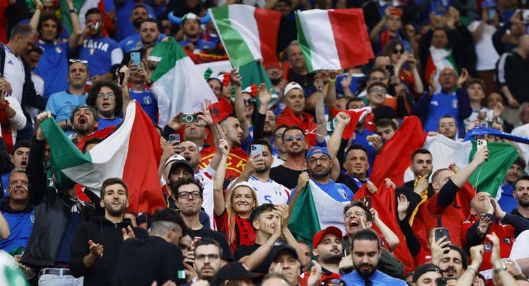 Aficionados italianos en el partido ante Albania.