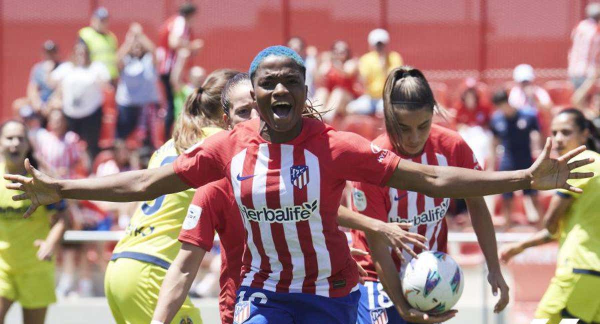 Ajibade, jugadora del Atlético, celebra un gol muy importante ante el Villarreal.