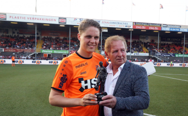 Jan y Joey en el estadio del Volendam.  VOLENDAM