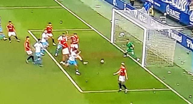 El Málaga marca un gol surrealista contra el Nàstic… ¡Con dos balones en el campo!