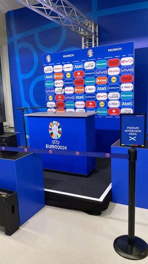 Así son las nuevas zonas mixtas UEFA.  Relevo