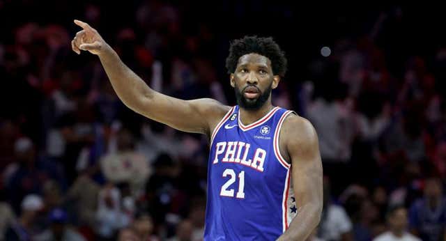 La mirada perspicaz de Joel Embiid para persuadir a Paul George: “Con suerte, encontraremos una manera de mejorar”