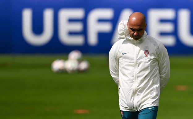 Roberto Martínez, durante un entrenamiento de Portugal.  AFP