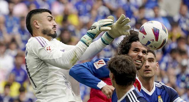 El Oviedo se acerca a Primera tras cortar la racha de un Espanyol que salió vivo del Tartiere