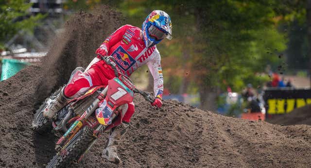 El español Jorge Prado sufre una caída en Italia y se aleja del liderato