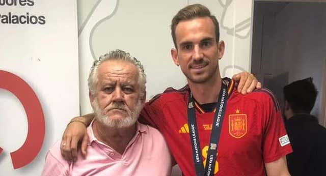 Un pique ante Ceballos, un dedo y el rol materno en la lavandería del Betis, claves para que Fabián ya sea el crack que nadie reconocía