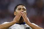 Bellingham salva a Inglaterra del tropiezo en el debut contra Serbia
