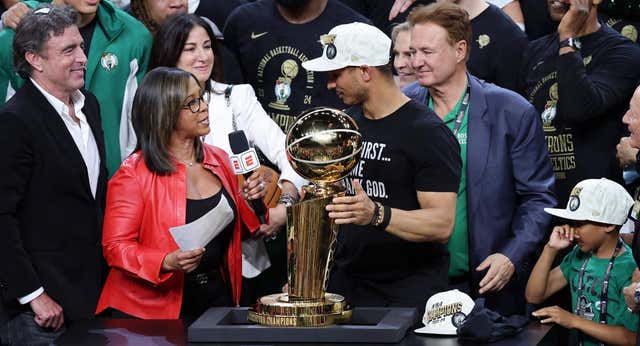 Brad Stevens, el genio que dejó el banquillo de los Celtics para construir un equipo campeón
